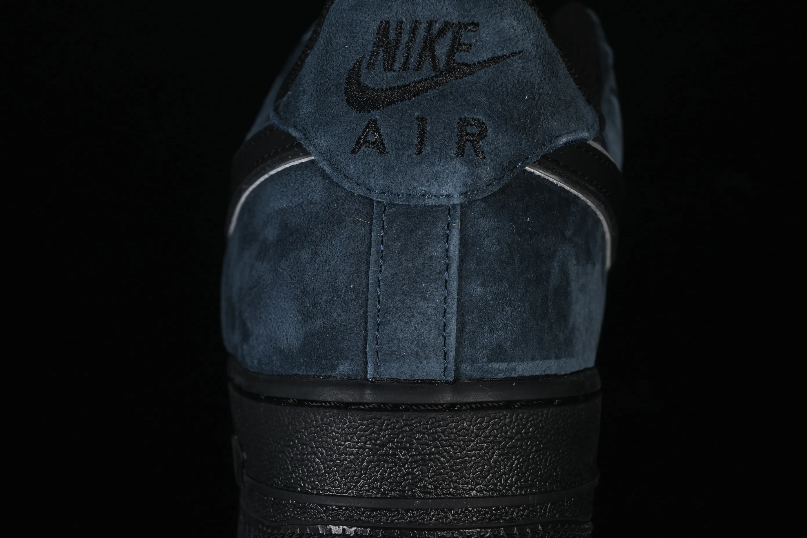 All categories Nk Air Force 1 Air Force series Nk Air Force 1 Low Air Force low-top Nike Air Force 1'07 Low Dark blue black Full suede Air Force low-top casual sneakers ZH0316-157